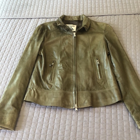 New Line Vinci Jackets & Blazers - EUC 🧥 Italian Leather Cropped Jacket